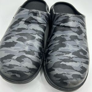 OOFOS Oocloog Womens Ss7 Army Fatigue, Comfort Mules Shoes Slides Recovery